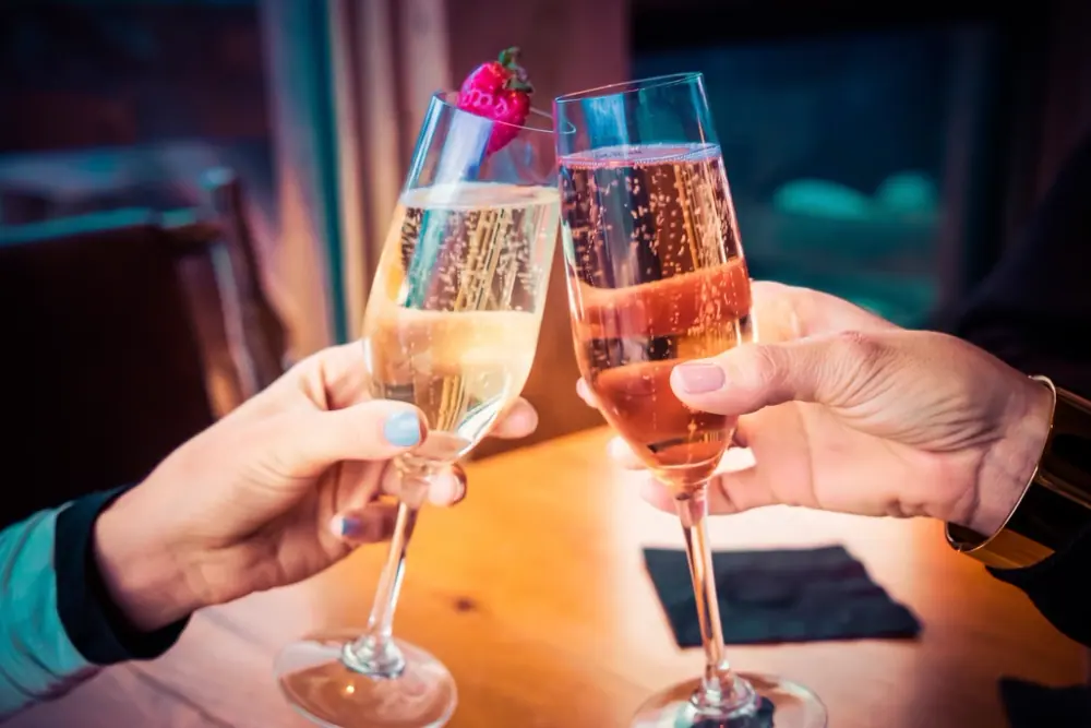 Ana & Vlad — un toast cu șampanie