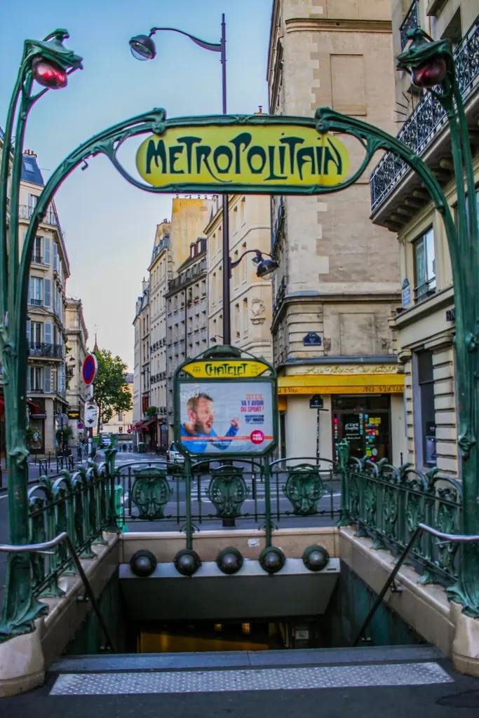 Intrare de metrou parizian